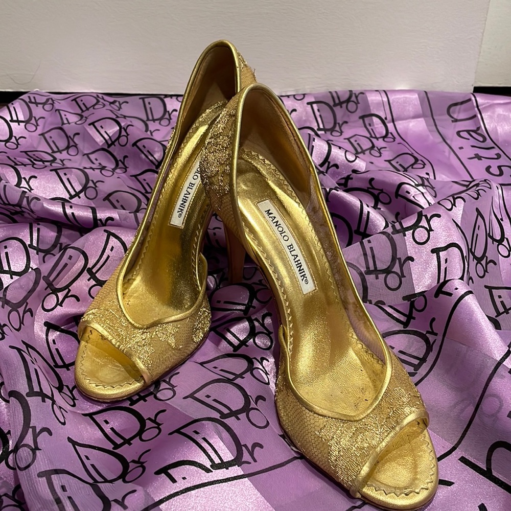 Gold Lace Manolo Blahniks Size 38 (7.5/8US)